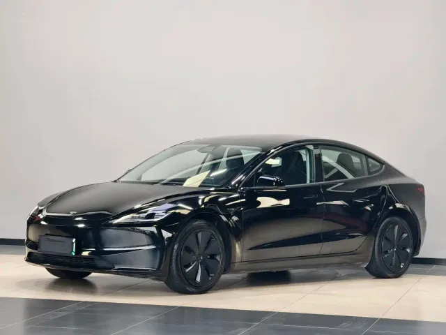 Фотография автомобиля — Tesla Model 3