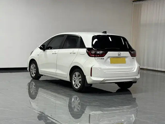 Honda Fit — Фото автомобиля 4