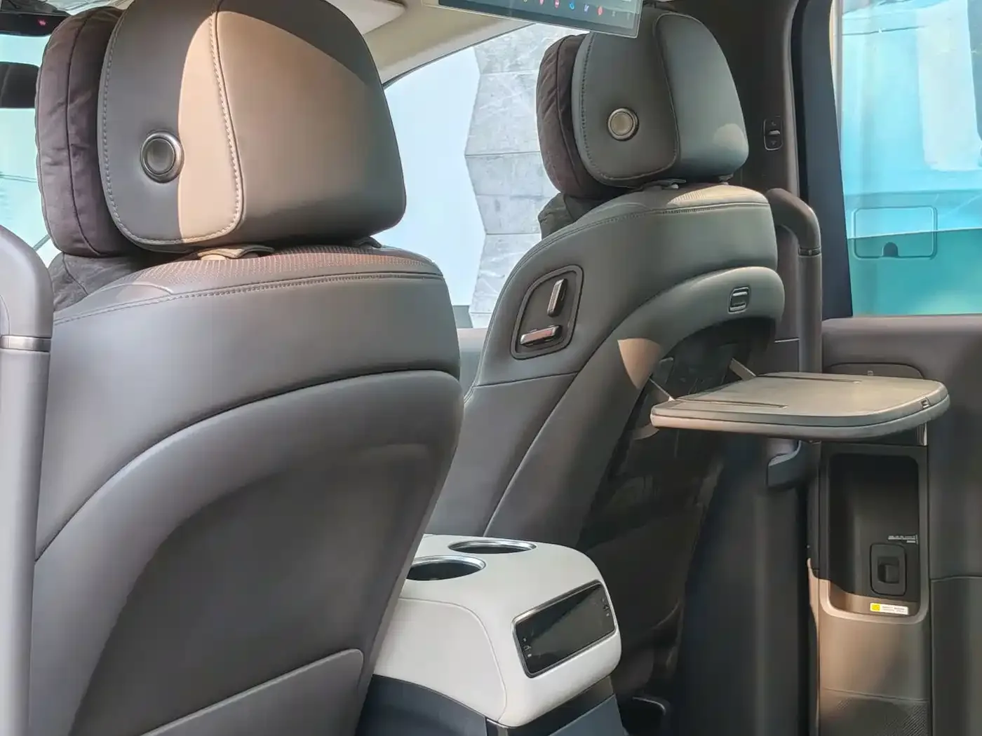 Li Auto Li Auto MEGA 2024 Ultra — Фото автомобиля 16