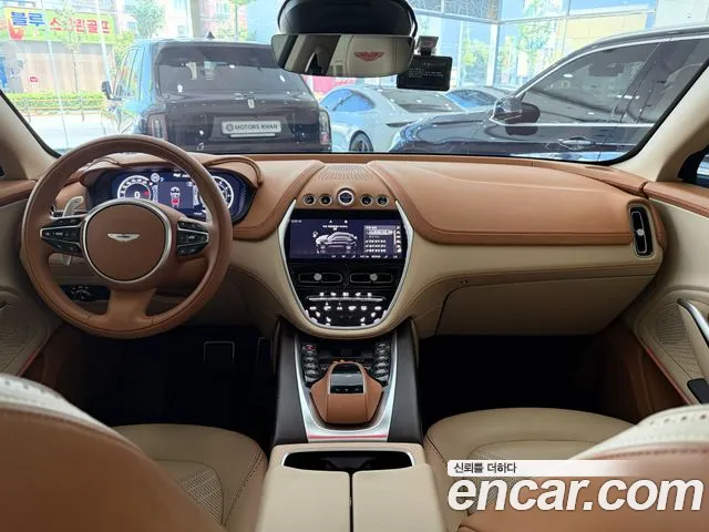 Aston Martin DBX — Фото автомобиля 7