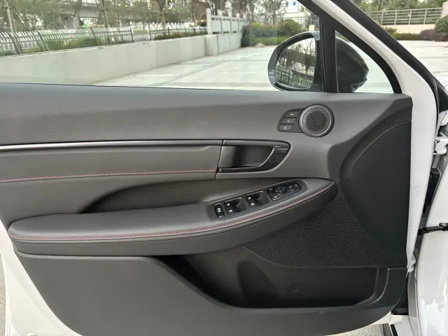Hyundai Sonata — Фото автомобиля 8