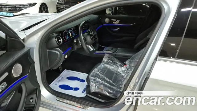 Mercedes-Benz E-Class — Фото автомобиля 8