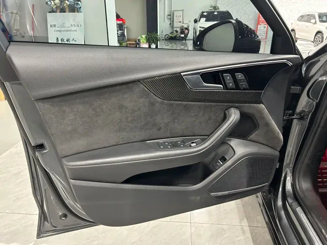 Audi A4L — Фото автомобиля 11