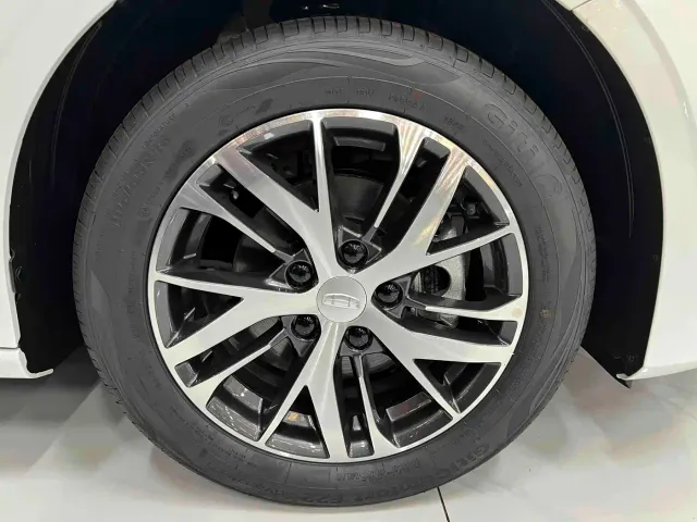 Geely Emgrand — Фото автомобиля 11