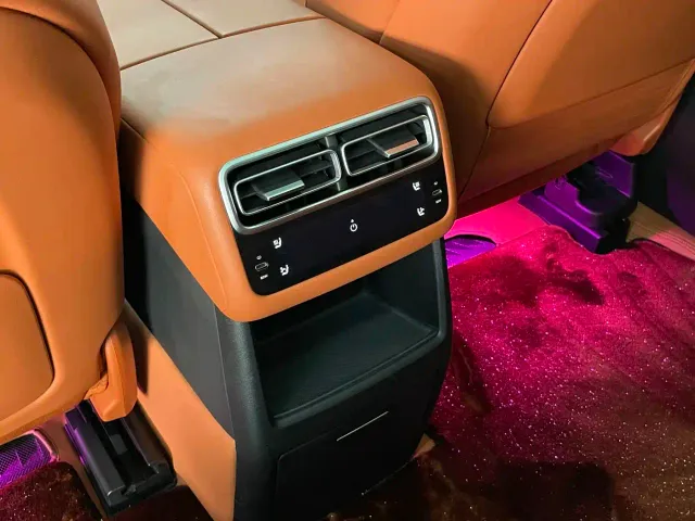Li Auto L7 — Фото автомобиля 10