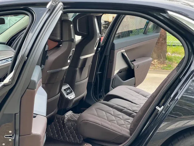 BMW 7 Series — Фото автомобиля 9