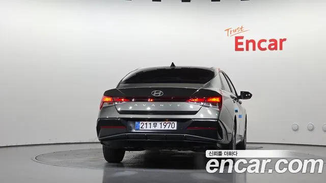 Hyundai Avante CN7 — Фото автомобиля 4