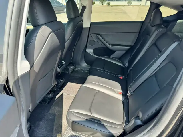 Tesla Model Y — Фото автомобиля 9