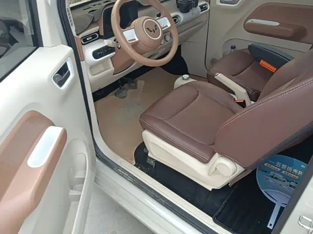 Wuling Hongguang Mini EV — Фото автомобиля 15