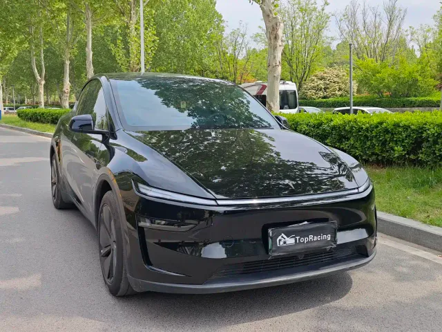 Tesla Model Y — Фото автомобиля 3