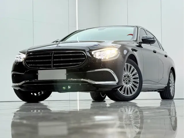 Mercedes-Benz E-Class — Фото автомобиля 2