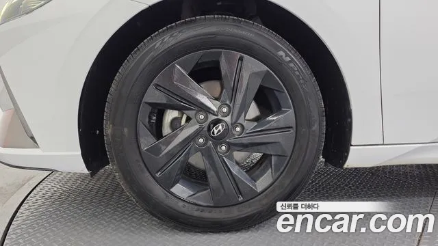 Hyundai AVANTE Avante (CN7) — Фото автомобиля 5
