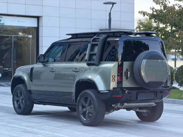 Land Rover Defender — Фото автомобиля 4