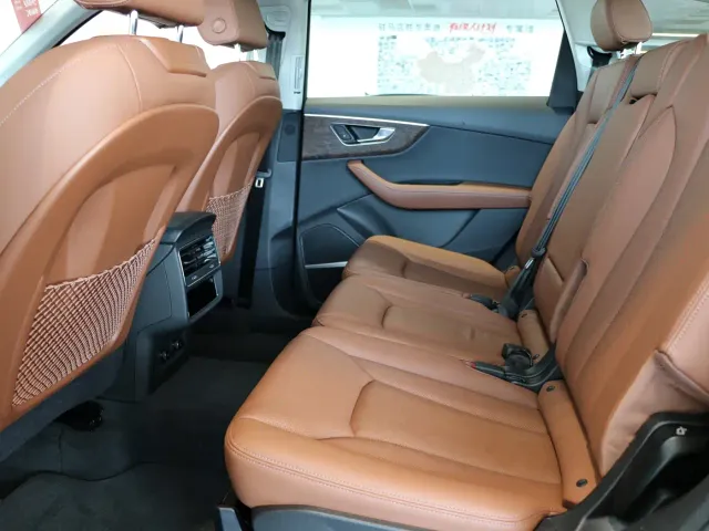 Audi Q7 — Фото автомобиля 8