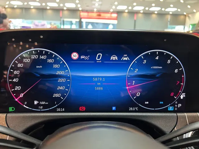 Mercedes-Benz E-Class — Фото автомобиля 6