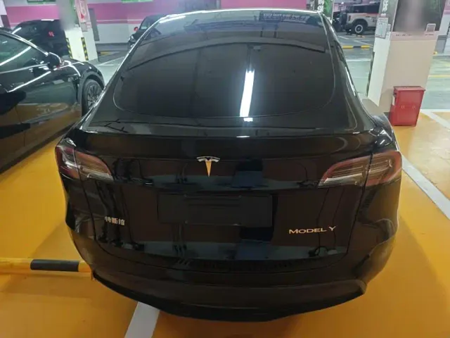 Tesla Model Y — Фото автомобиля 5