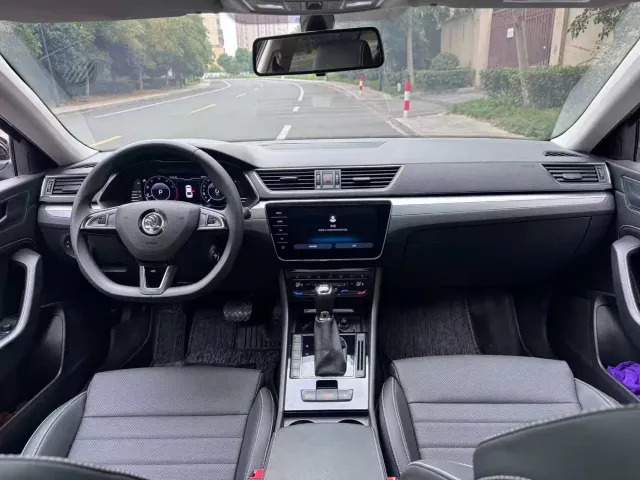 Skoda Superb — Фото автомобиля 7