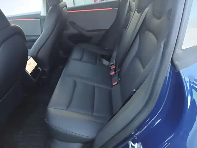 Tesla Model 3 — Фото автомобиля 16