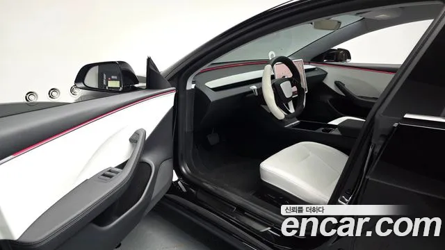 Tesla Model 3 — Фото автомобиля 15