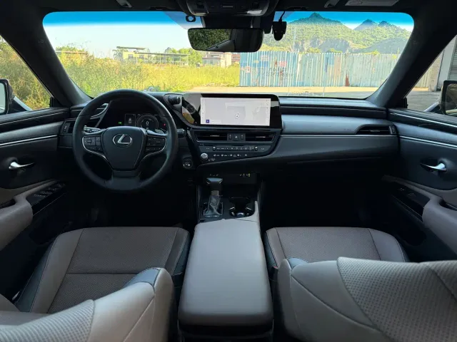 Lexus ES — Фото автомобиля 7