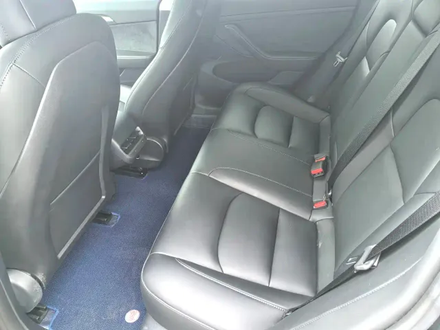 Tesla Model 3 — Фото автомобиля 6