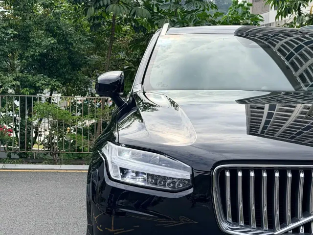 Volvo XC90 — Фото автомобиля 4