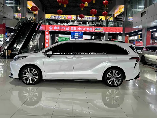 Toyota Sienna — Фото автомобиля 6