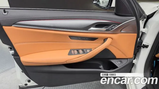 BMW 5-Series — Фото автомобиля 23