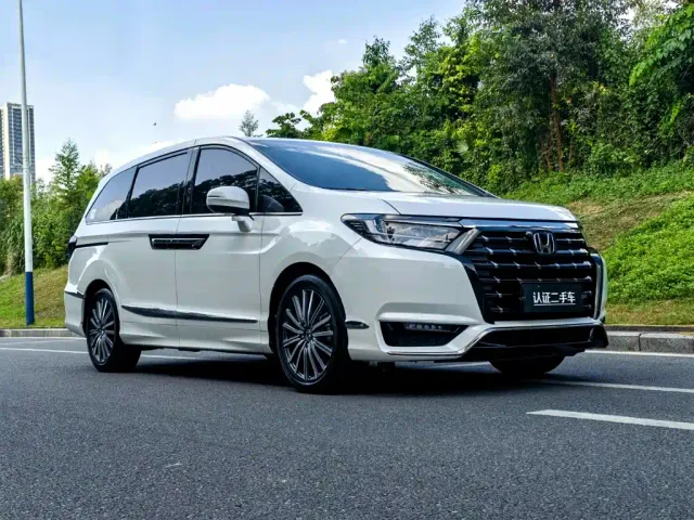 Honda Elysion — Фото автомобиля 3