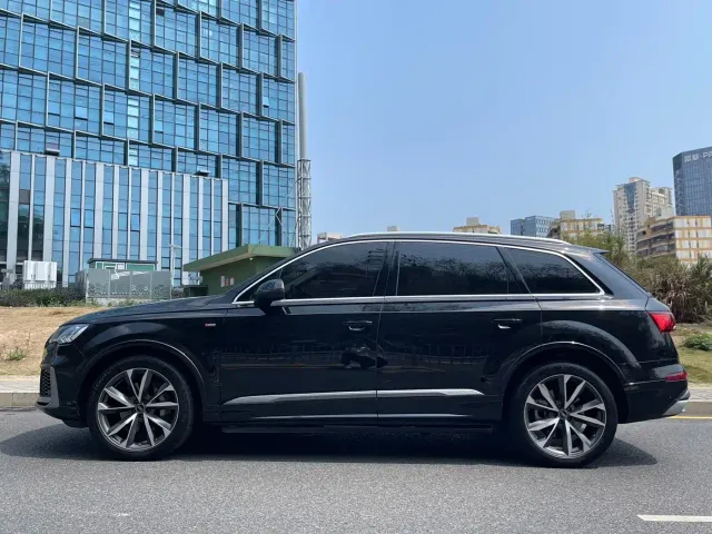 Audi Q7 — Фото автомобиля 3