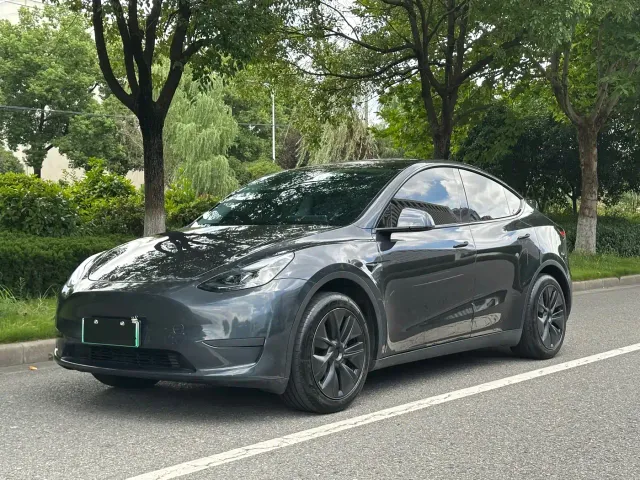 Фотография автомобиля — Tesla Model Y