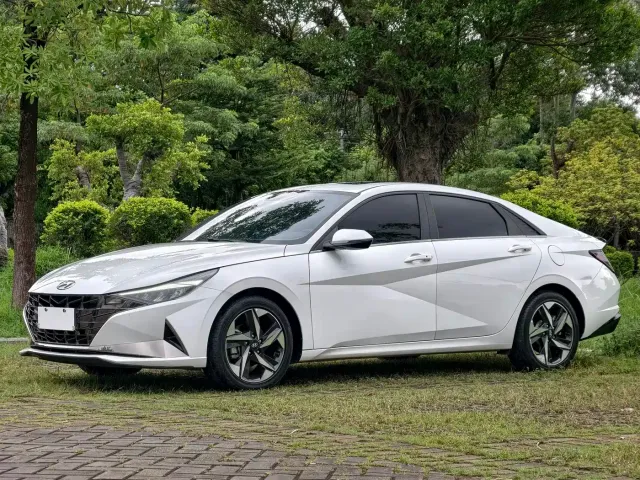 Hyundai Elantra — Фото автомобиля 3
