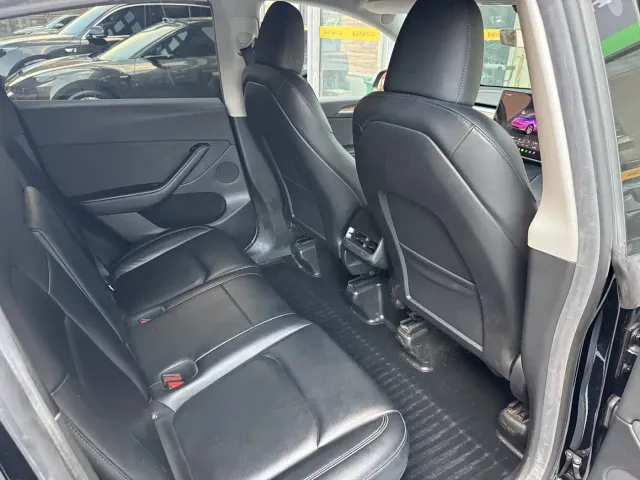 Tesla Model Y — Фото автомобиля 18
