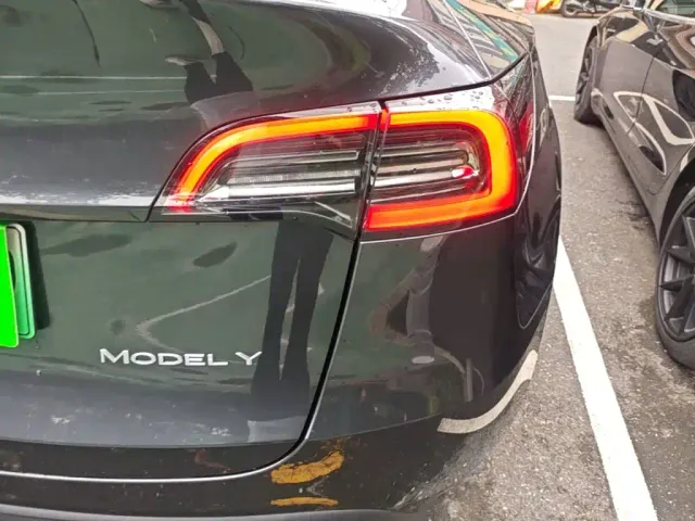 Tesla Model Y — Фото автомобиля 7