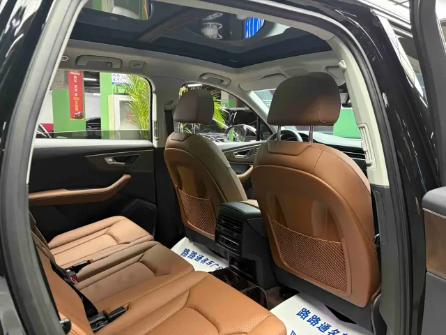 Audi Q7 — Фото автомобиля 9