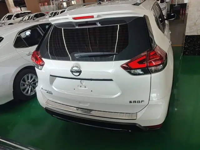 Nissan X-Trail — Фото автомобиля 5