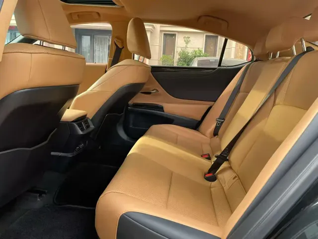 Lexus ES — Фото автомобиля 5