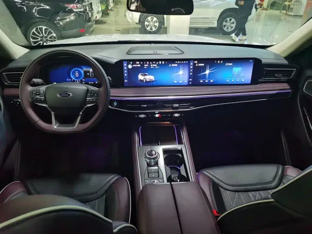 Ford Explorer — Фото автомобиля 12