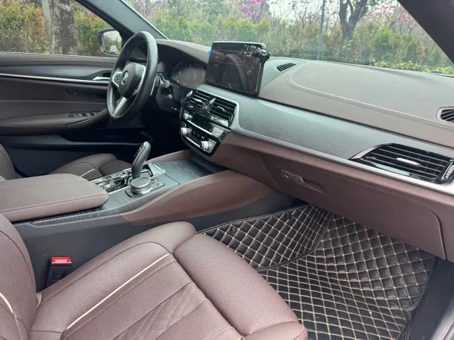 BMW 5 Series — Фото автомобиля 8