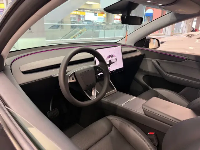Tesla Model Y — Фото автомобиля 7