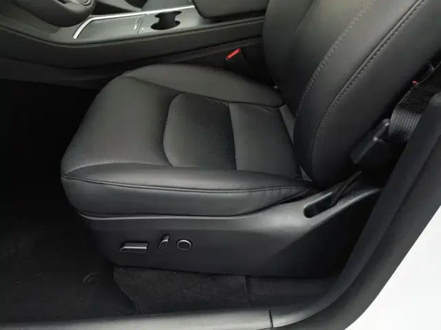 Tesla Model Y — Фото автомобиля 20