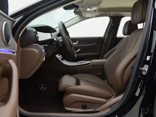 Mercedes-Benz E-Class — Фото автомобиля 14