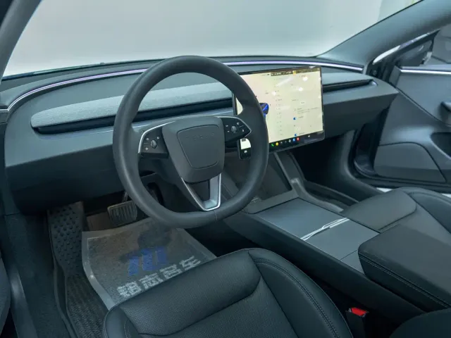 Tesla Model 3 — Фото автомобиля 8