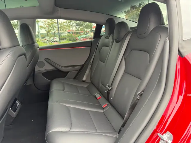 Tesla Model 3 — Фото автомобиля 8
