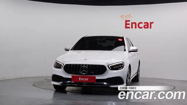 Mercedes-Benz E-Class — Фото автомобиля 3