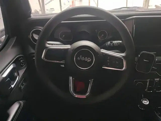 Jeep Wrangler — Фото автомобиля 15