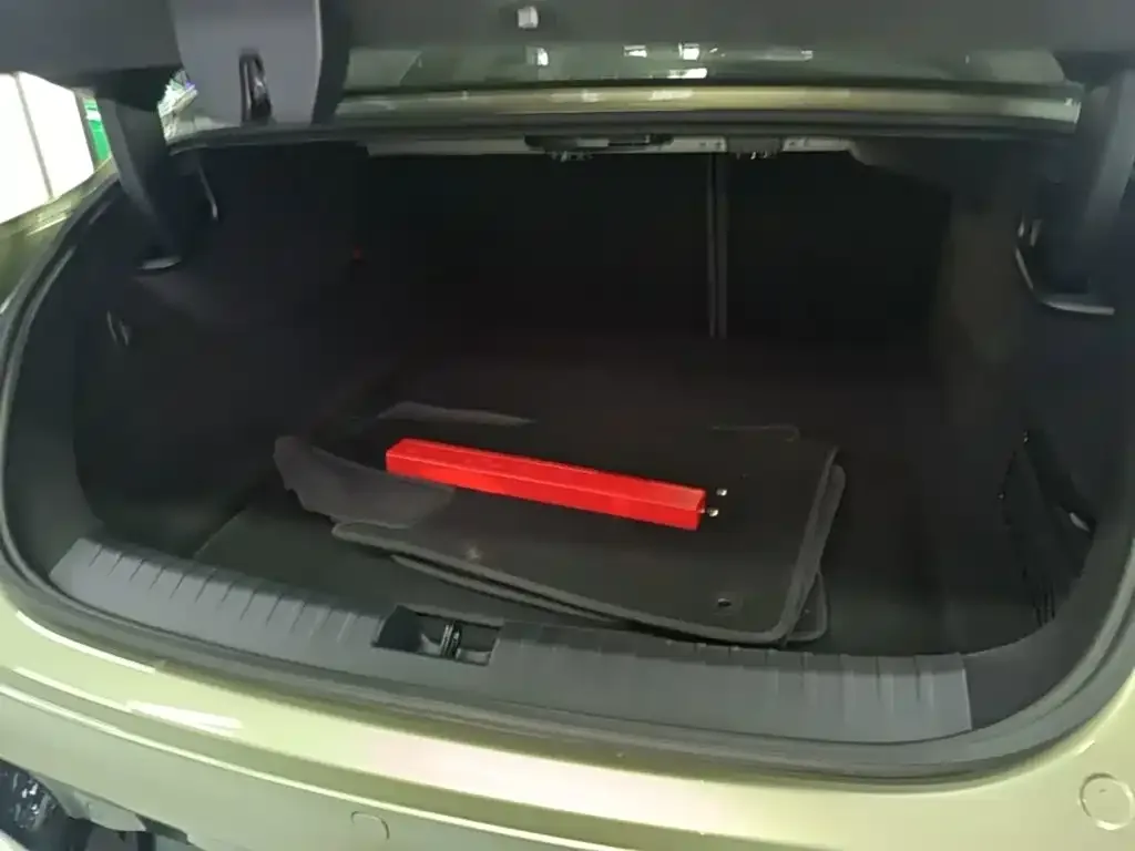 Xiaomi Auto Xiaomi SU7 2024 RWD Ultra Long Range Advanced Smart Driving Pro Edition — Фото автомобиля 18