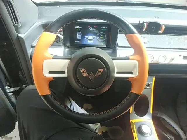Wuling Hongguang Mini EV — Фото автомобиля 10