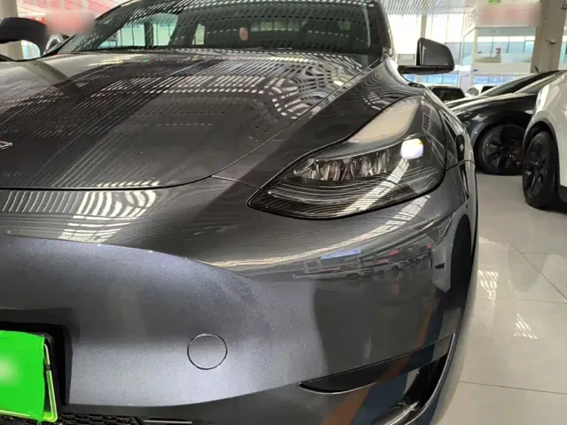 Tesla Model Y — Фото автомобиля 23
