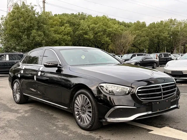 Mercedes-Benz E-Class — Фото автомобиля 3